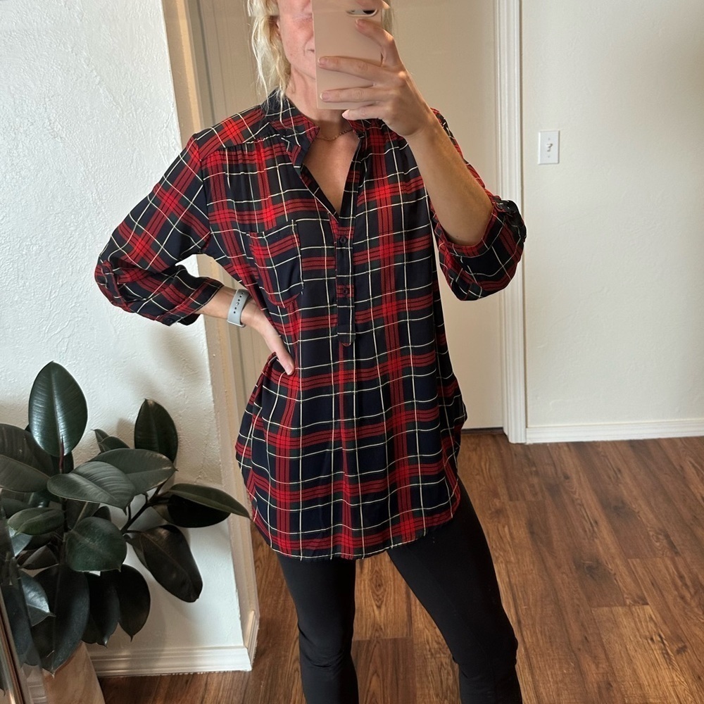 🌟SALE🌟navy and red checkered longe sleeve blouse​​​​​​